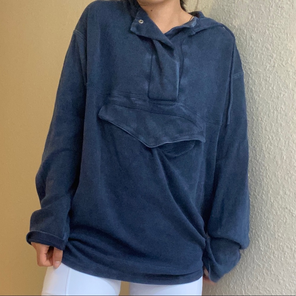Navy Zara hoodie with a cute front pocket